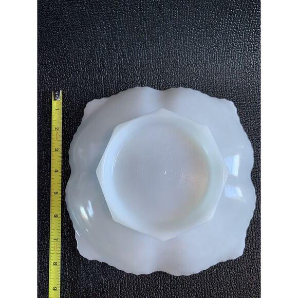 Vintage White Milk Glass Grape Harvest Anchor Hocking Low Fruit Bowl Short - Picture 6 of 13
